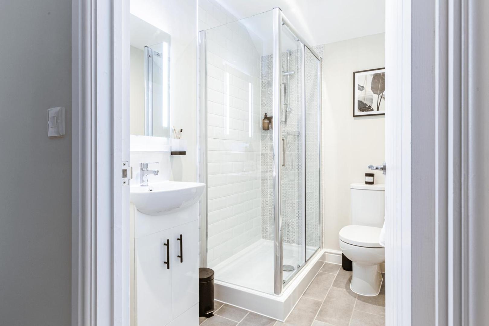 Cohost Partners | Close To City Centre | One Br! Cardiff Exteriör bild